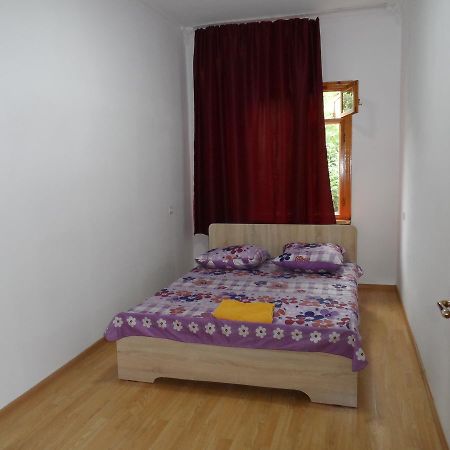Freedom Hostel Almaty Esterno foto